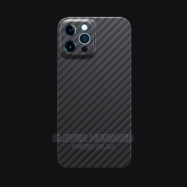 Apple iPhone 13 Series Mesh Fabric Phone Case · Photo 4
