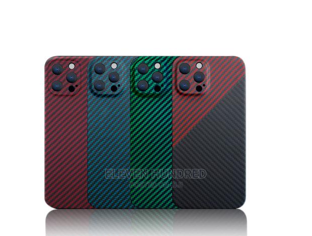 Apple iPhone 13 Series Mesh Fabric Phone Case · Photo 1