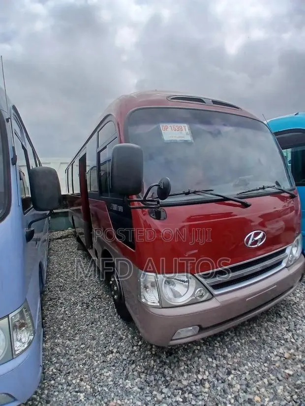 Hyundai County 2015 Red · Photo 1