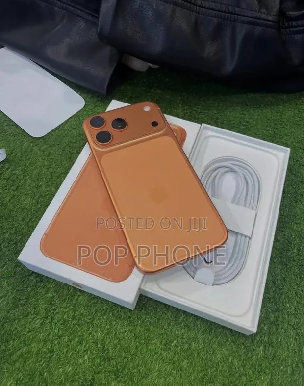 Apple iPhone 17 Pro Max 512 GB Orange · Photo 1