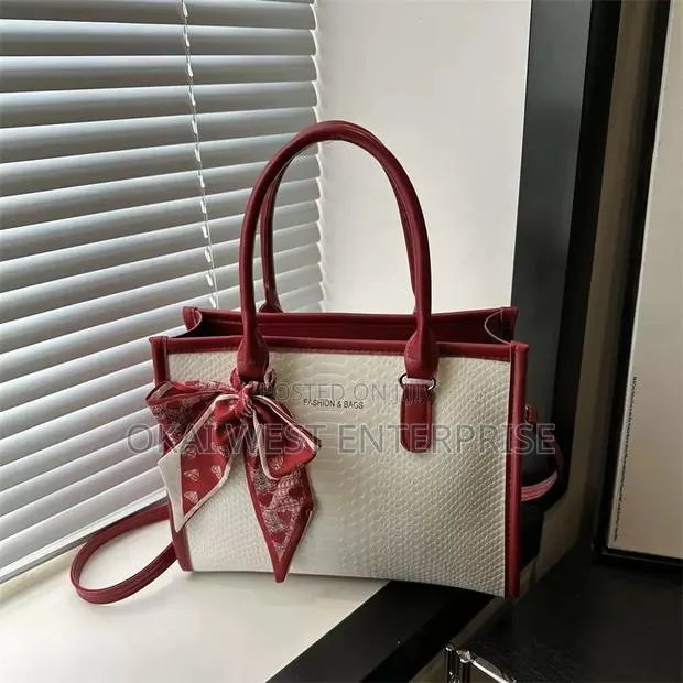 2025 Trendy Large Capacity Women's Shoulder Crossbody Bag · Photo 1