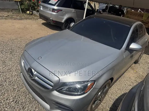 Mercedes-Benz C300 Base Sedan RWD (2.0L 4cyl 7A) 2017 Silver · Photo 1