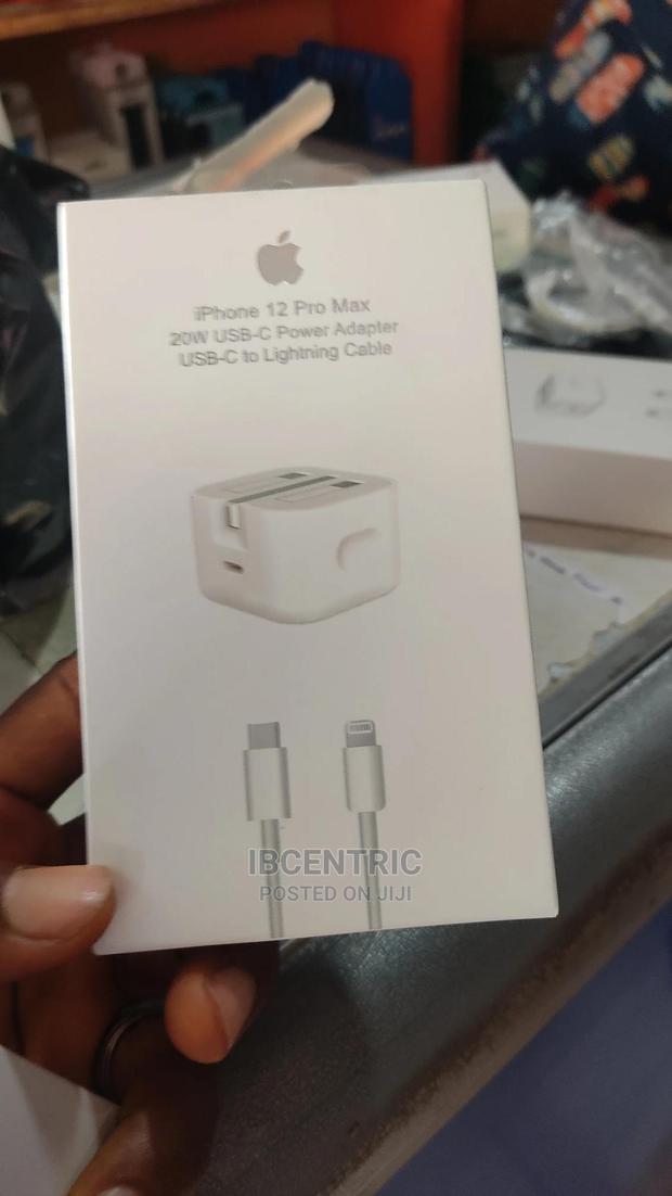 iPhone 12 Pro Max Power Adapter · Photo 2