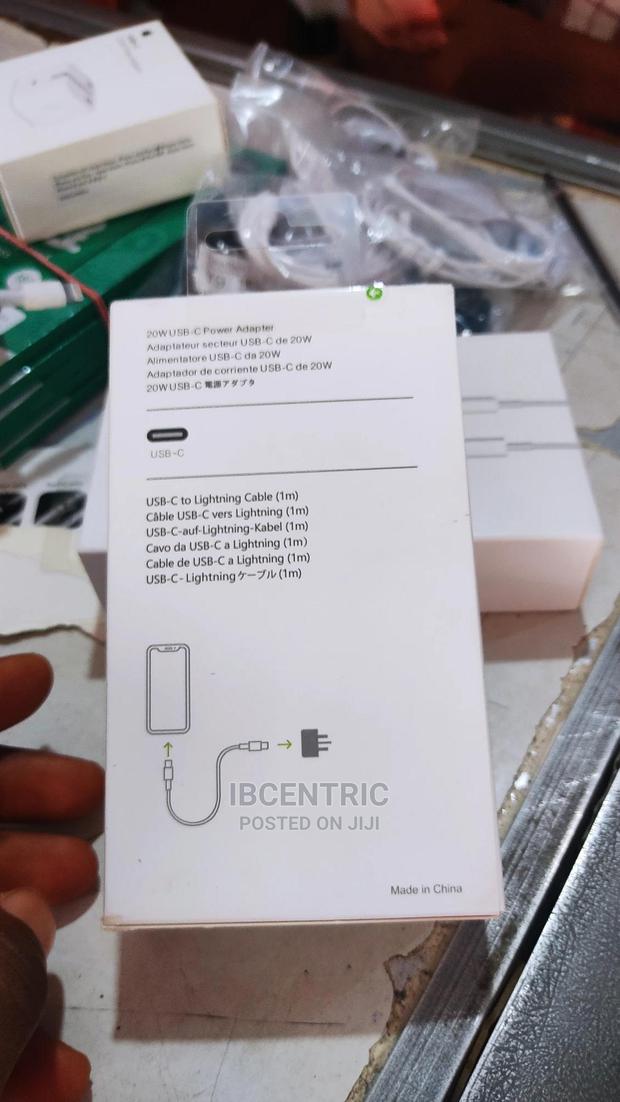 iPhone 12 Pro Max Power Adapter · Photo 3
