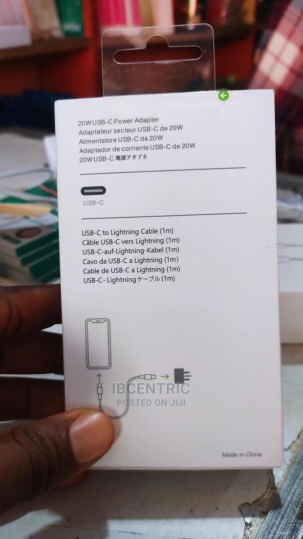iPhone 12 Pro Max Power Adapter · Photo 4