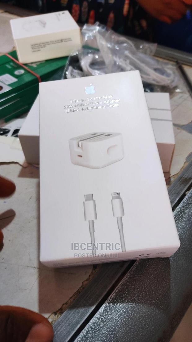 iPhone 12 Pro Max Power Adapter · Photo 1