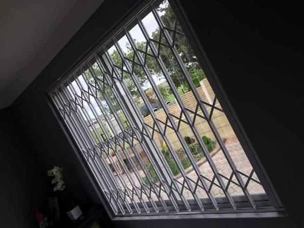 Galvanize Collasable/Folding Burglaprof Windows and Doors · Photo 1