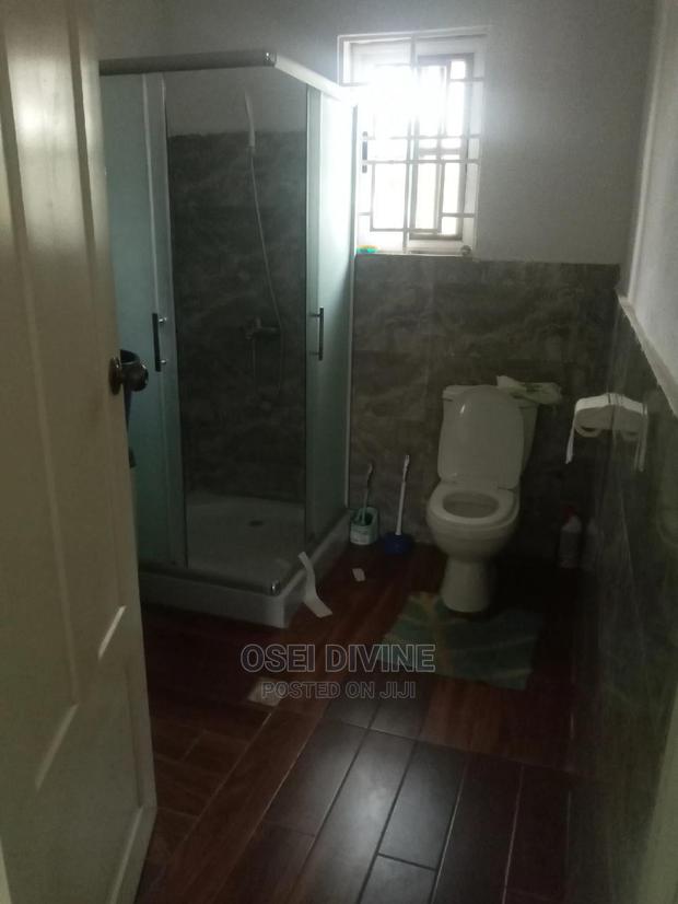 Exe 2-Bedrooms Apartment With AC Dansoman · Photo 4