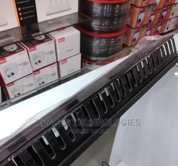 Original 24 Way 1u Cable Management Manager, Panel Metal · Photo 1
