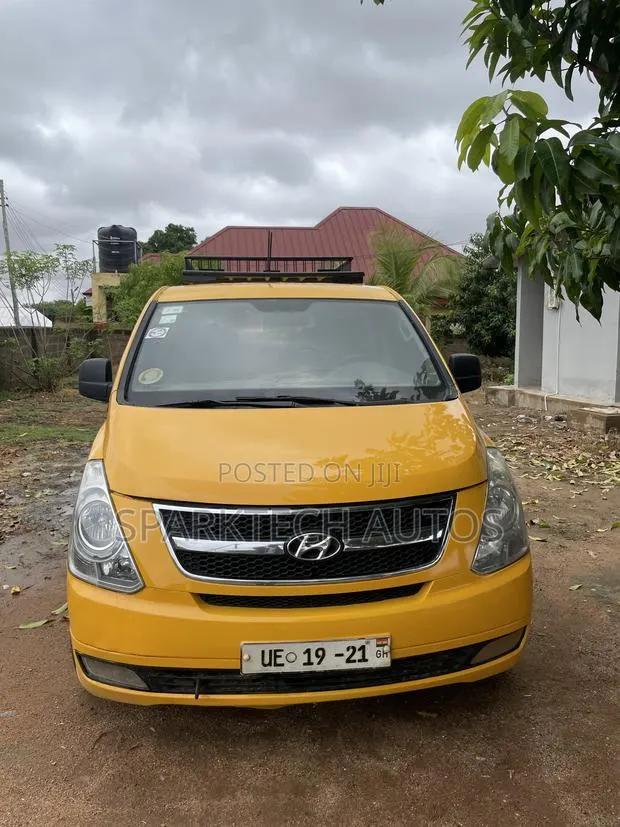 Hyundai Starex 2011 Yellow · Photo 1