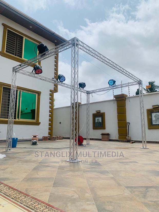Indoor Truss With 8 LED Light · Photo 1
