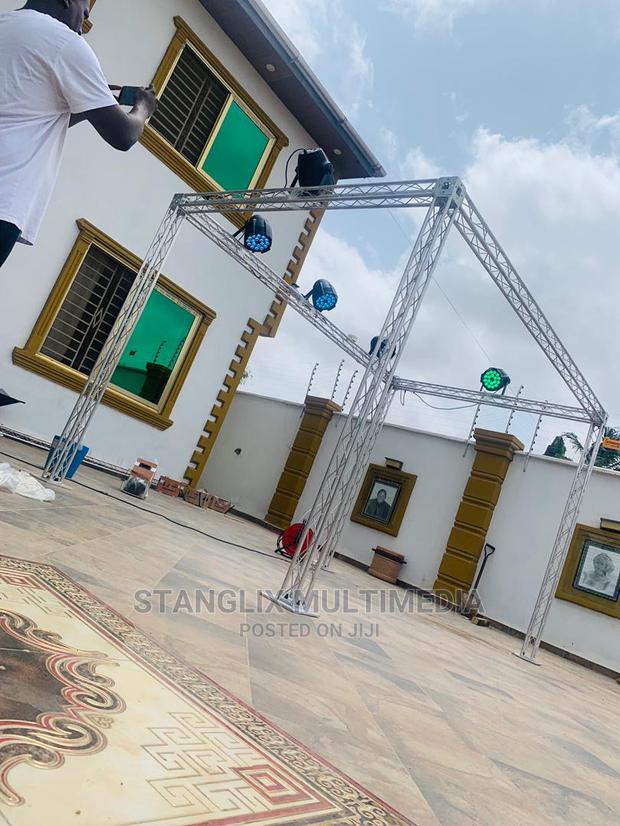 Indoor Truss With 8 LED Light · Photo 3
