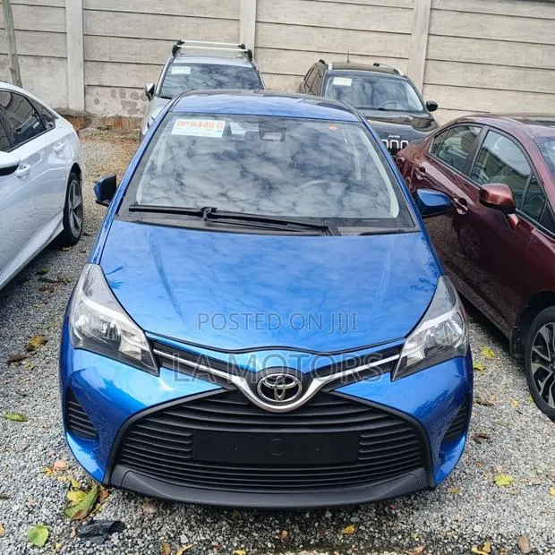 Toyota Yaris 2017 Blue · Photo 1