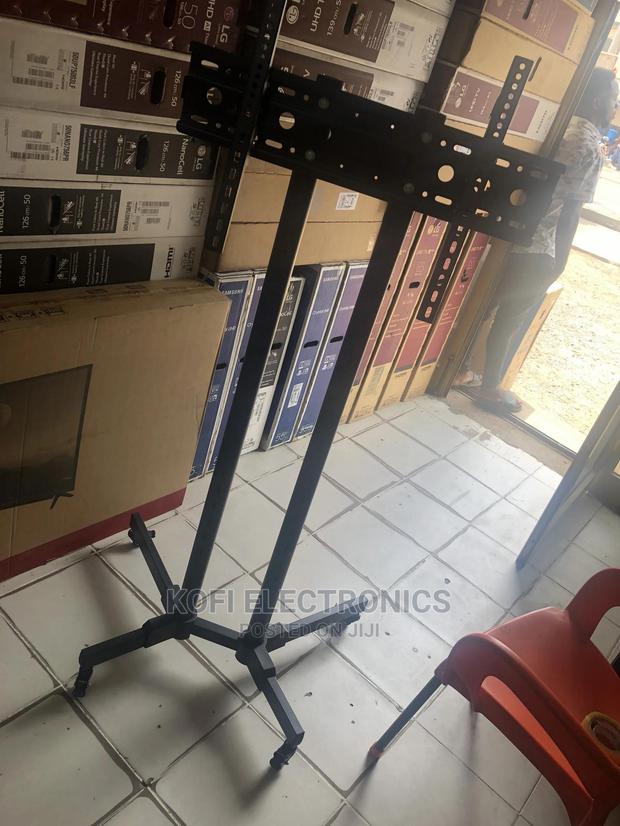 A Mobile TV Stand on Wheels for 32-75 Inch Flat/Curved Panel · Photo 1