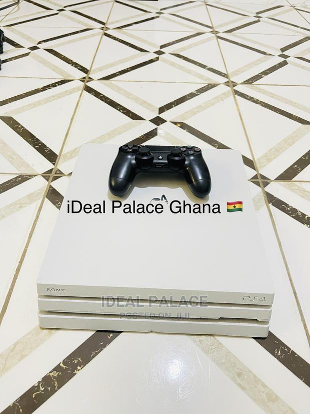 Playstation 4 Pro Limited White Edition · Photo 1