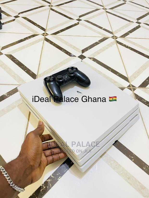 Playstation 4 Pro Limited White Edition · Photo 2