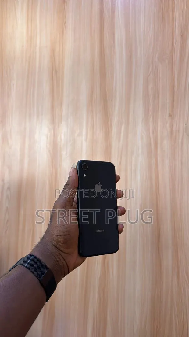 Apple iPhone XR 64 GB Black · Photo 1