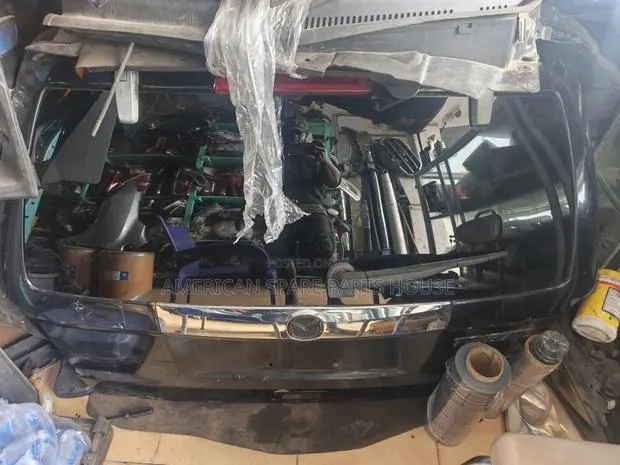Mazda Tribute Boot/Tail Gate · Photo 1