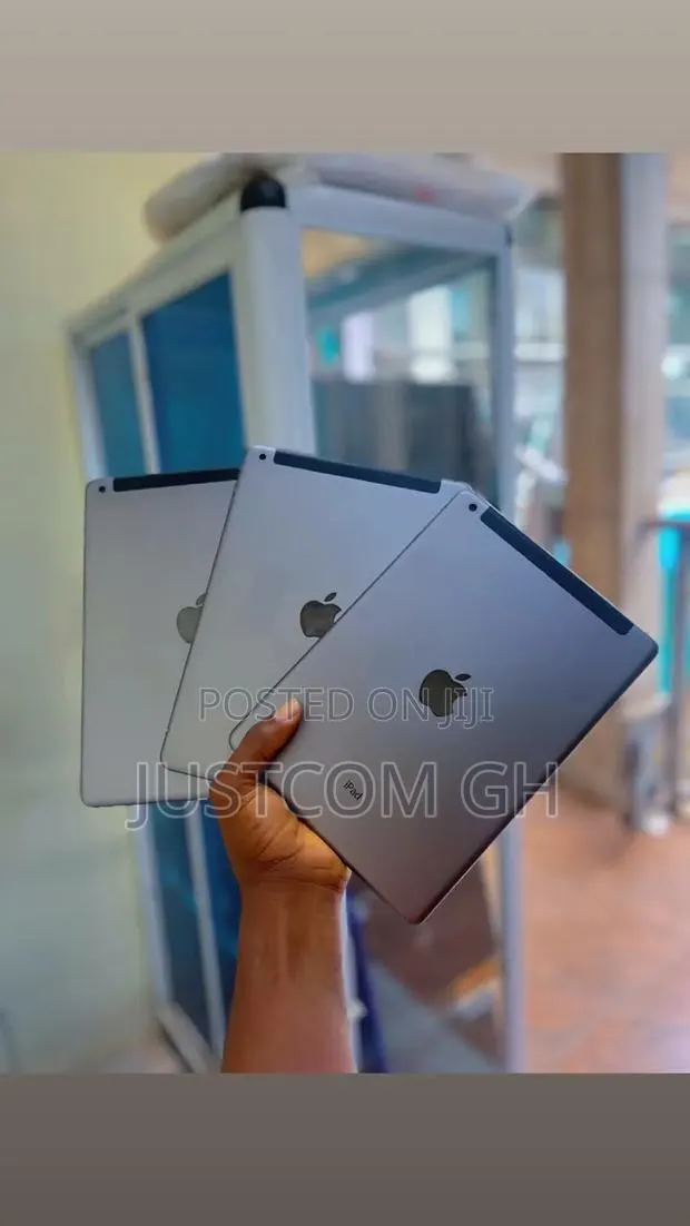 Apple iPad Wi-Fi +3G 64 GB Gray · Photo 1