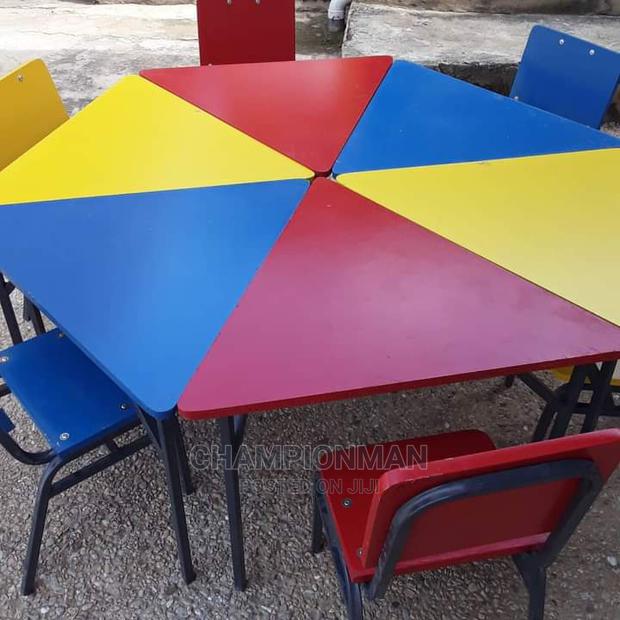 Kids Table and Chairs · Photo 1