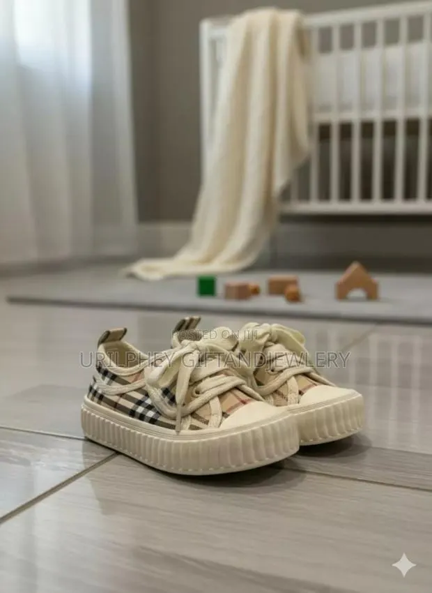 Burberry Kids Sneakers Size 25 · Photo 1