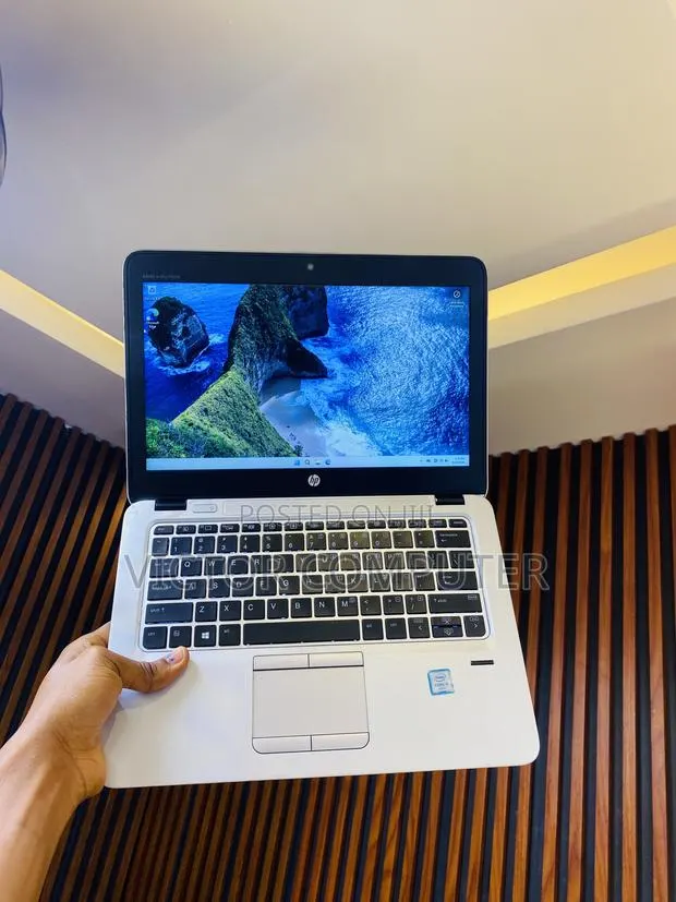 Laptop HP EliteBook 820 G3 8GB Intel Core i5 SSD 256GB · Photo 1