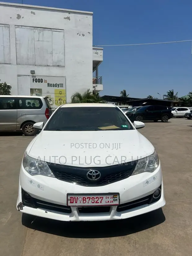 Toyota Camry 2014 White · Photo 1
