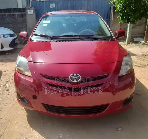 Toyota Yaris 2010 Red · Photo 1