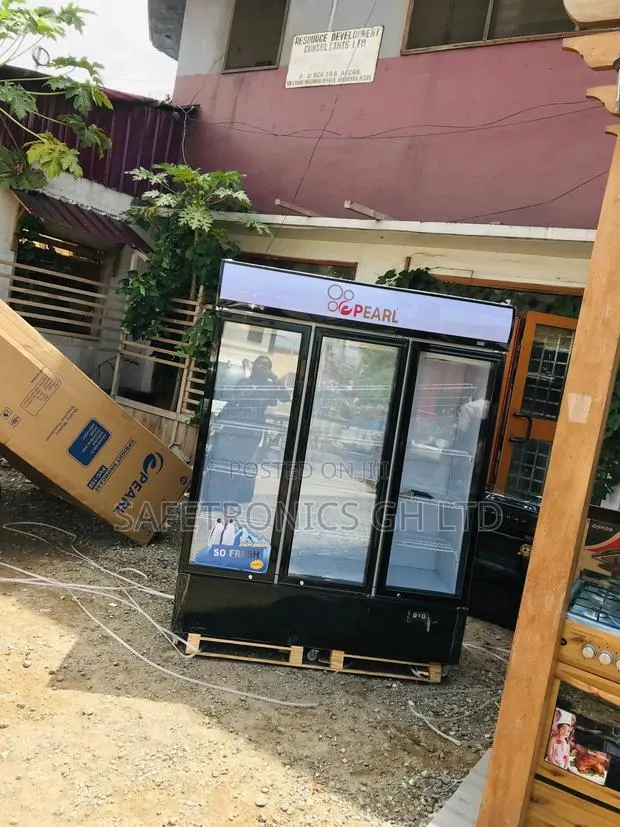 Display PVC-150 Glass 3 Doors Pearl Reliable Fridge · Photo 1
