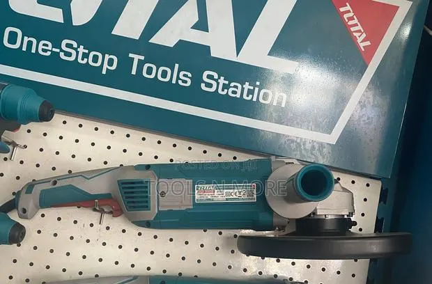 TOTAL Angle Grinder 3000W · Photo 1