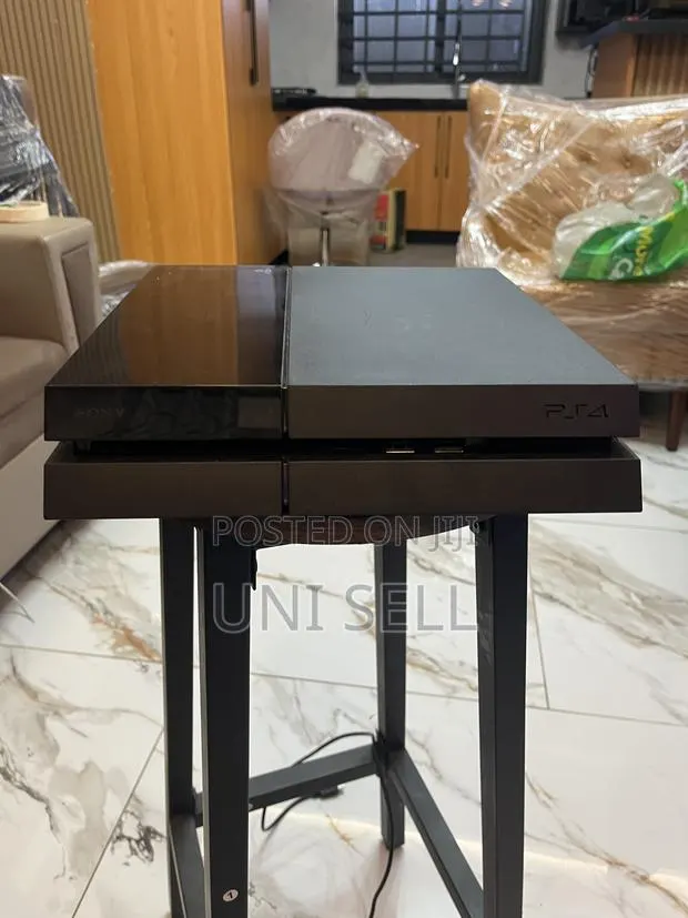 PS 4 Gaming Console · Photo 1