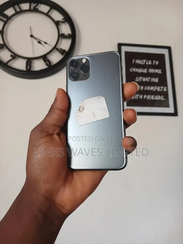 New Apple iPhone 11 Pro 64 GB Black · Photo 1