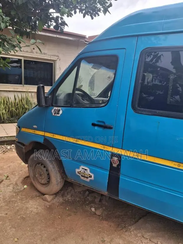 Mercedes-Benz Sprinter 2000 Blue · Photo 1