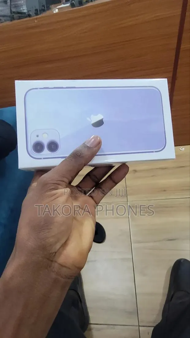 New Apple iPhone 11 64 GB Purple · Photo 1