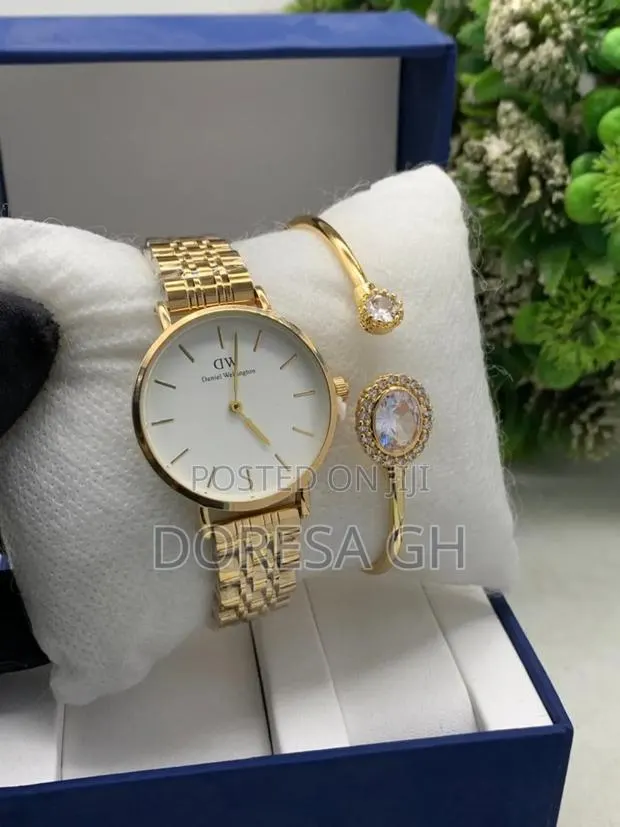 Ladies Daniel Wellington Watch With Bangles– Gift Set · Photo 1