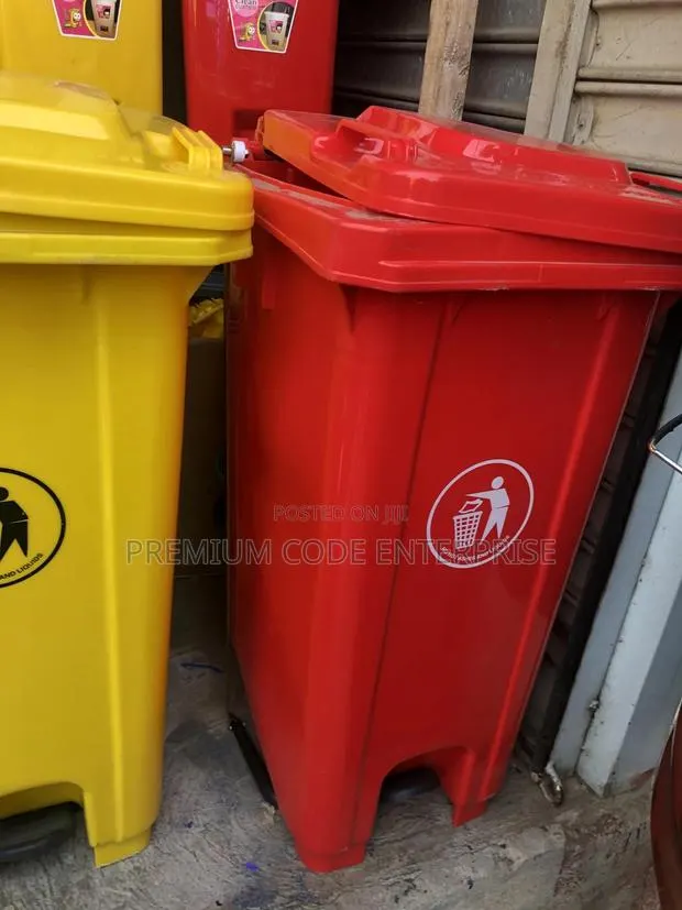 120 Liter Pedal Dustbin · Photo 1
