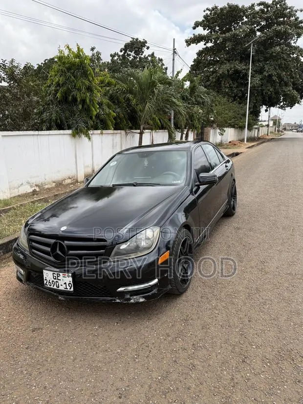 Mercedes-Benz C300 Luxury 4Matic Sedan AWD (3.0L 6cyl 7A) 2012 Black · Photo 1