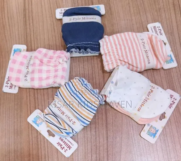 2 Pairs Hand Mitten 0 to 3 Months · Photo 1