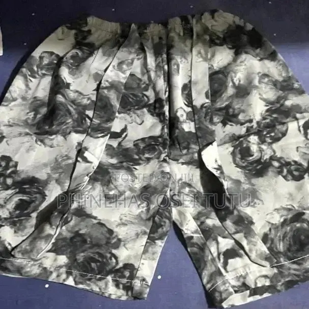 Casual Shorts With Elastic Waist · Photo 1