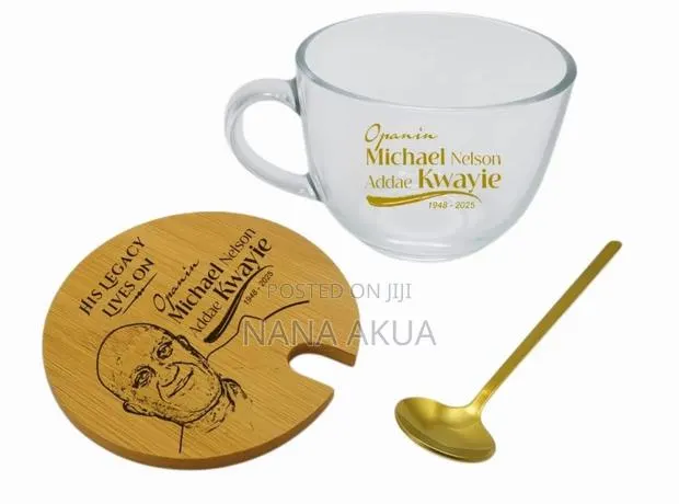 Glass Mug With Lid and Spoon (Customised) · Photo 1