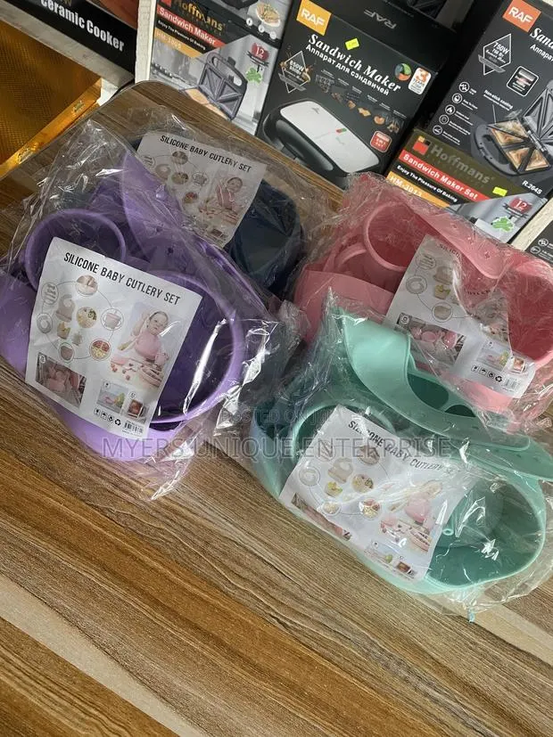 Make Mealtime Fun With This Bear Shape Silicone Baby Set · Photo 1