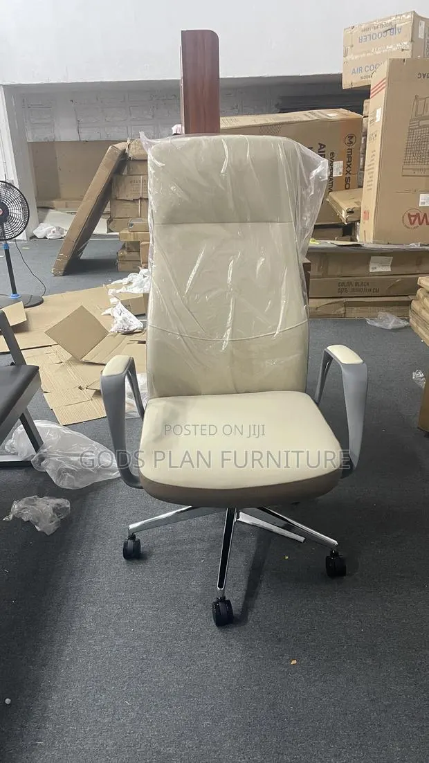Swivel Office Chair · Photo 1