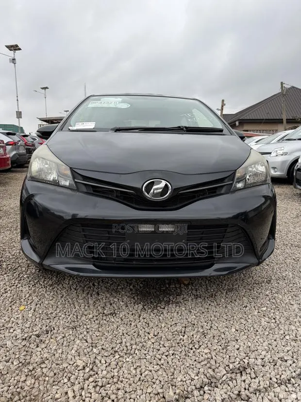 Toyota Vitz 1.5 FWD 3dr 2015 Black · Photo 1