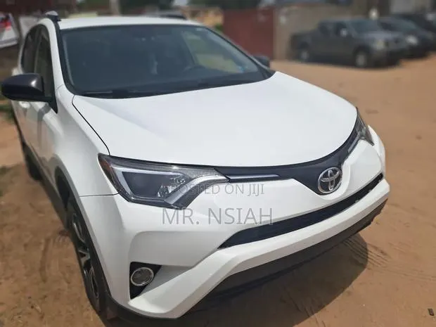 Toyota RAV4 LE AWD (2.5L 4cyl 6A) 2016 White · Photo 1