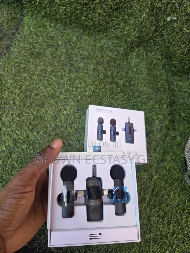 Double Mic Type C/Aux/Lightning Wireless Mic · Photo 1