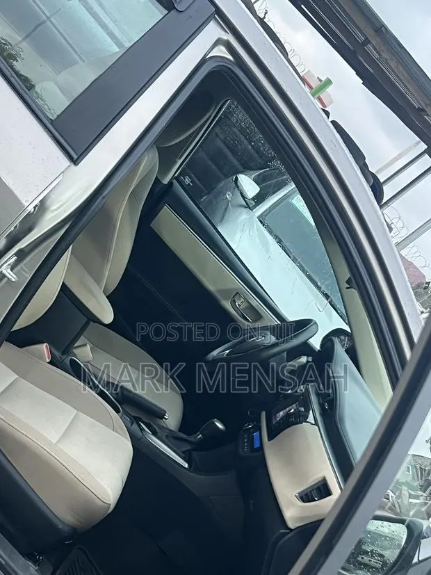 Toyota Corolla 2016 Brown · Photo 1