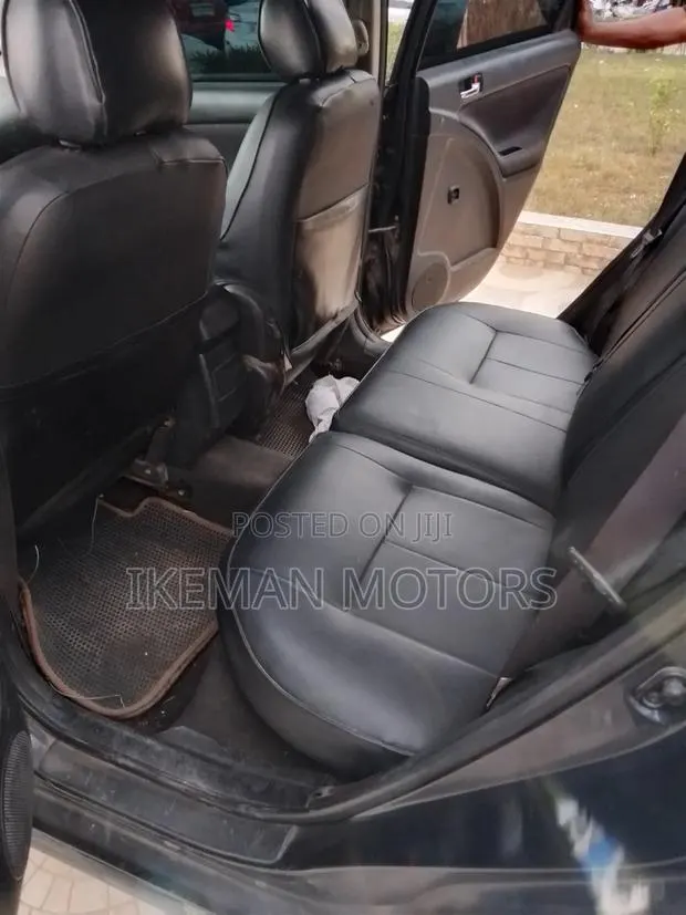 Toyota Matrix Hatchback FWD (1.8L 4cyl 5M) 2010 Black · Photo 1