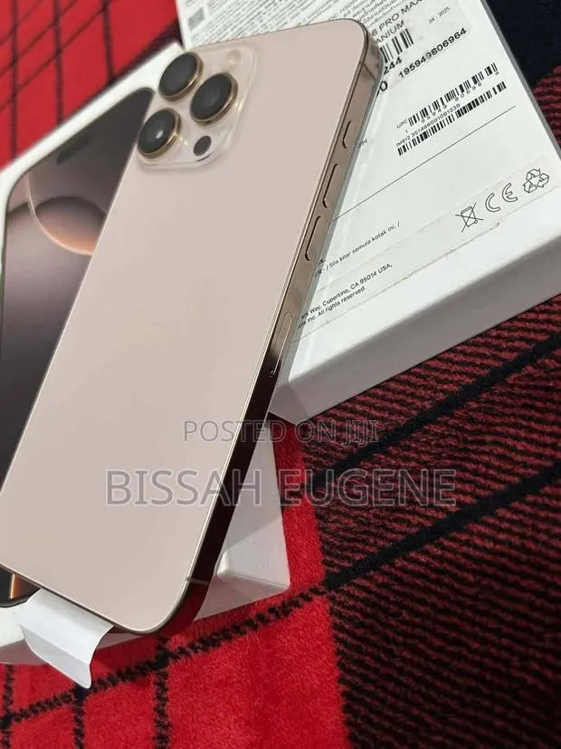 Apple iPhone 16 Pro Max 512 GB Gold · Photo 1