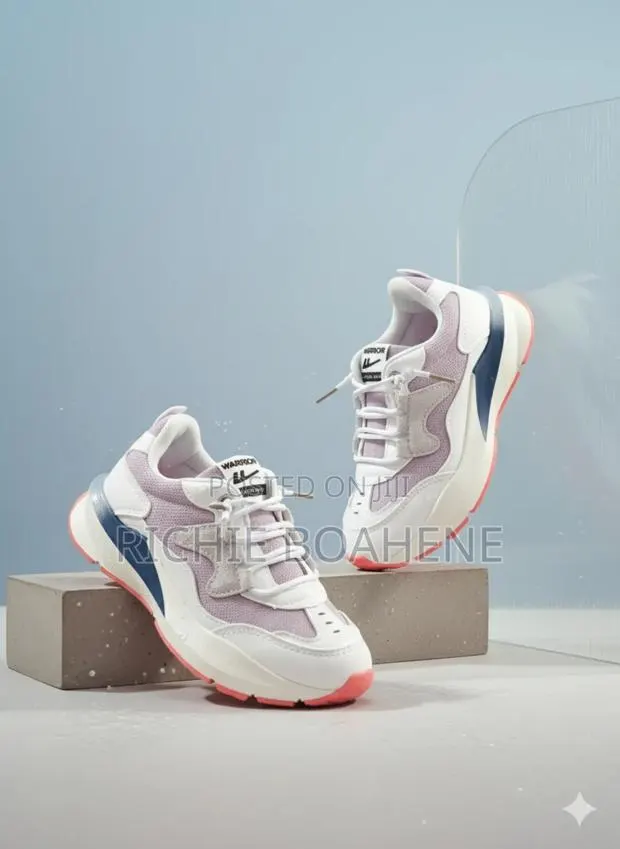Sneakers Size 33 · Photo 1