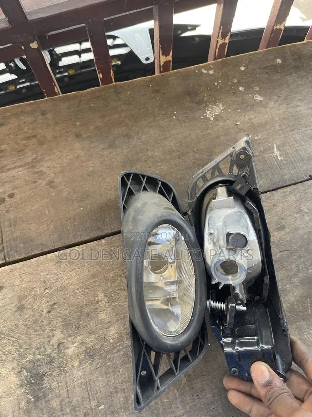 Honda Civic 2009 2010 Foglight and Cover With Seat Pair · Photo 1